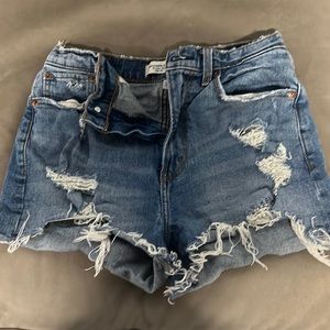 Abercrombie curve love size 27/4 mom high rise distressed jean shorts